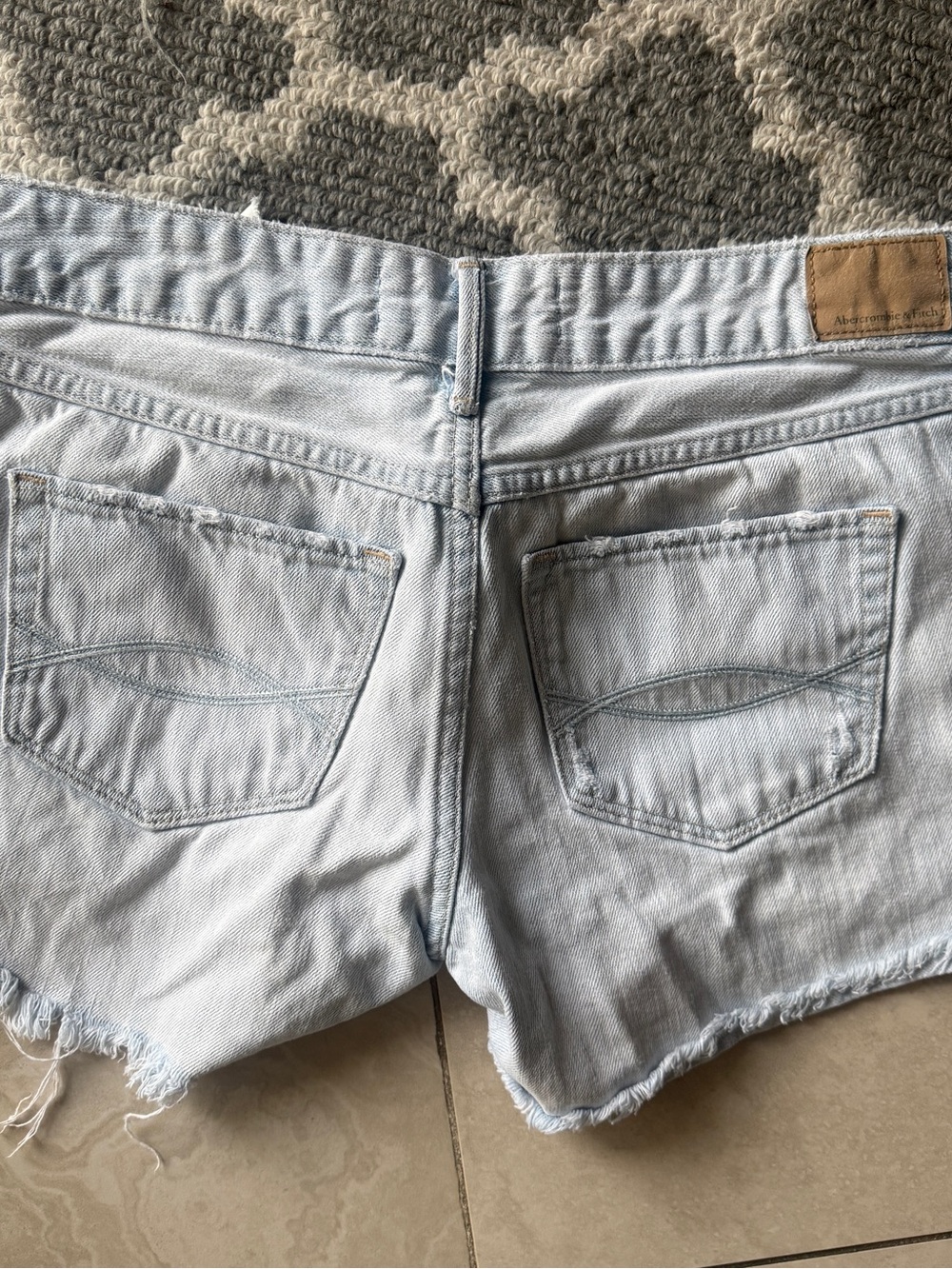 2000s Y2K Abercrombie & Fitch Light Blue Distressed Low-Rise Denim Shorts - Picture 3 of 4